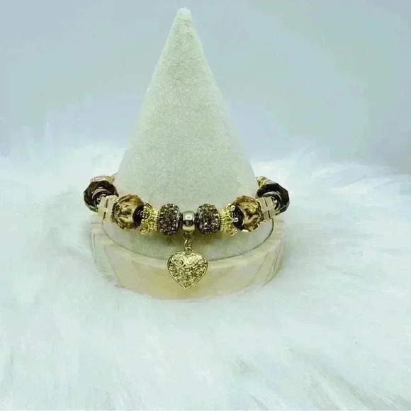 Goldie Heart Charm Bracelet - Picture 3 of 6